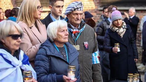 Supervivientes de Auschwitz después de la liberación
