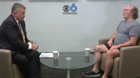 Foto de Patricio Bao relatando los hechos en una entrevista televisiva
