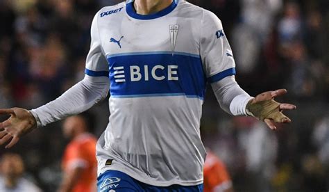Foto de José Manuel Moreno con la camiseta de Universidad Católica