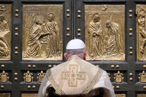 Foto de la apertura de la Puerta Santa por el Papa Francisco