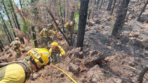 Fotografía del inmueble afectado durante las labores de extinción de incendios realizadas por el Cuerpo de Bomberos de Santiago.