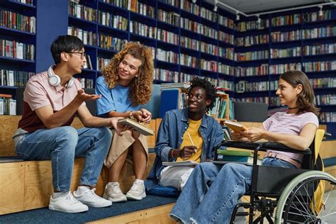 Estudiantes con discapacidad en el campus universitario