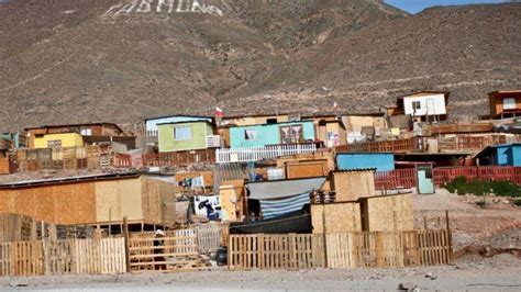 Infografía sobre el crecimiento de campamentos en Chile