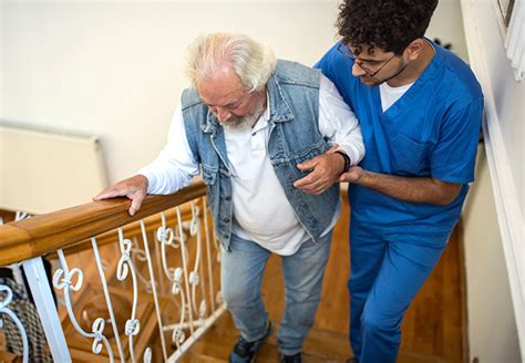 Esquema de las causas de dependencia en el adulto mayor (factores físicos, psicológicos, sociales)