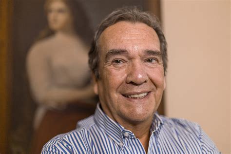 Juan Guillermo Vivado jugando un partido de fútbol en la LIF.