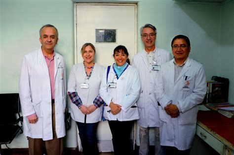 Foto exterior del Hospital Dr. Gustavo Fricke o genérica de un hospital con medidas de seguridad COVID-19