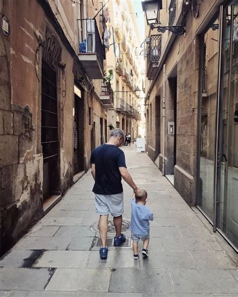 Foto de Javier Gutiérrez con su hijo Mateo, en un momento íntimo y tierno