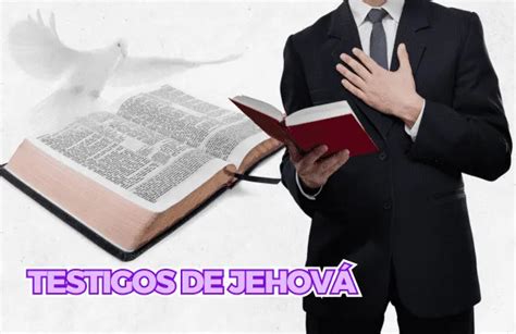 Anciano Testigo de Jehová enseñando la Biblia a un grupo de personas