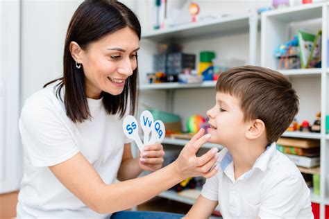 Terapia logopédica personalizada con un paciente