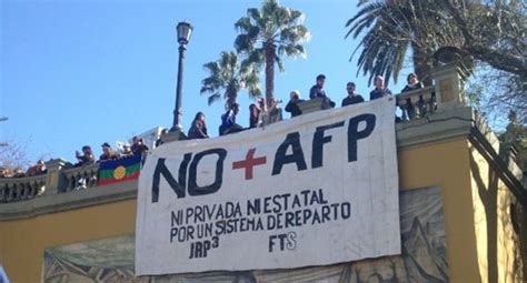 Foto de multitudinaria marcha contra las AFP en Chile