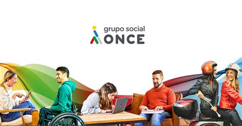 logo del Grupo Social ONCE junto a niños con discapacidad visual jugando