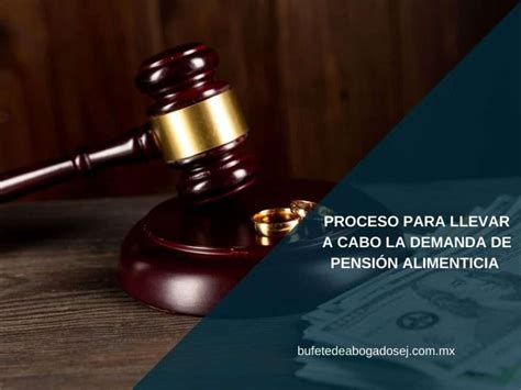 Abogado explicando los procesos legales para pensión alimenticia