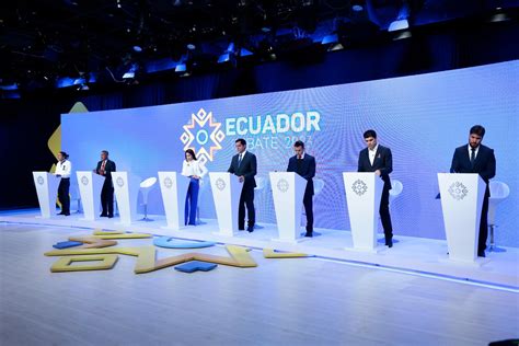 Fotografía de Mario Desbordes durante el debate presidencial.