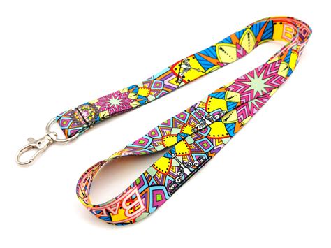 Galería de lanyards con diferentes diseños y accesorios