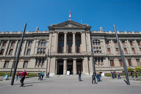 Fotografía del Palacio de Tribunales de Justicia de Santiago