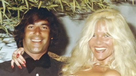 Fotografía de Gunilla Von Bismarck con un look bohemio lujoso