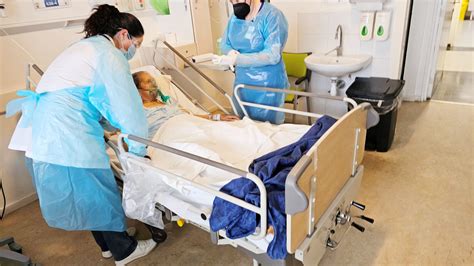 Esquema de distribución de la Unidad Geriátrica de Agudos: 12 camas organizadas en 4 salas de 3 camas cada una para optimizar la atención personalizada.