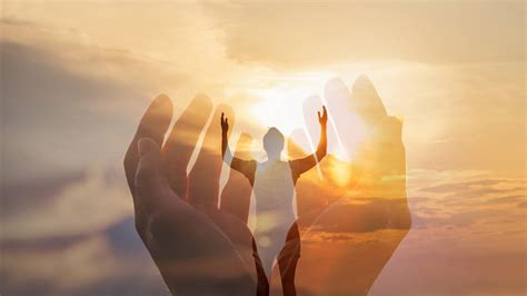 Esquema conceptual que ilustra la naturaleza invisible y espiritual de Dios frente a la limitación humana