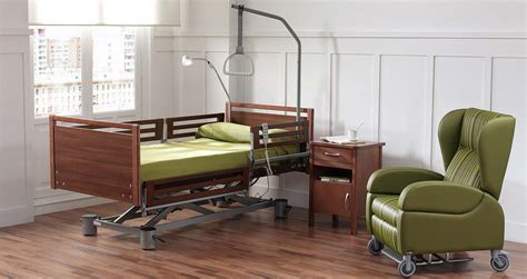 Fotografía: ejemplo de una habitación adaptada para adultos mayores con diseño ergonómico y seguro