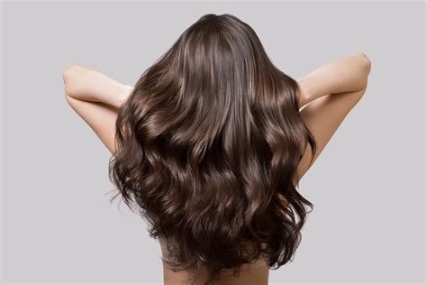 Cabello gris bien cuidado y elegante