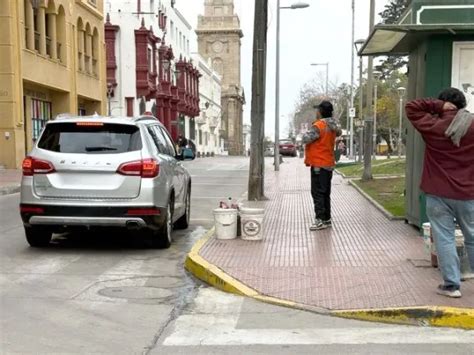 Infografía: Problemas asociados a cuidadores de autos ilegales en espacios públicos