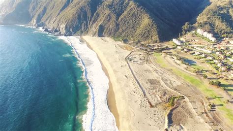 Foto panorámica de Quintay con sus acantilados y caleta