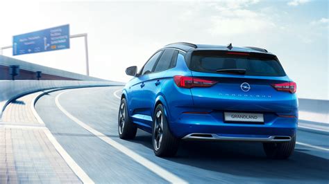 Diseño exterior del Opel Grandland con énfasis en el frontal Vizor y opciones de color bitono