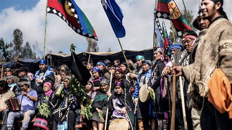 Miembros de la comunidad mapuche en una manifestación pacífica