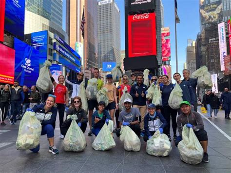 corredores recogiendo basura en Nueva York
