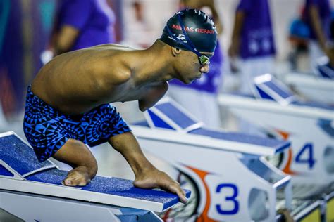 Momento de inspiración: público ovaciona a joven atleta paralímpico