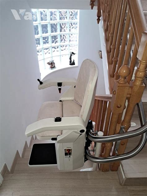 Silla salvaescaleras instalada en una escalera curva