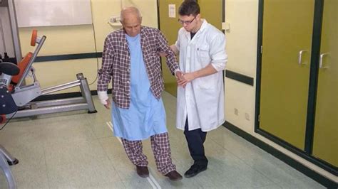 Gráfico que muestra el aumento del deterioro funcional con la edad en pacientes hospitalizados