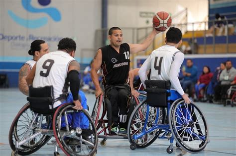Foto de personas con discapacidad en actividades deportivas o profesionales