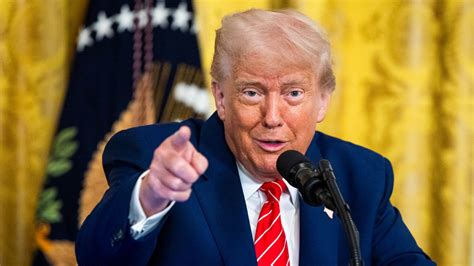 Foto de Donald Trump en el contexto del debate sobre la Enmienda 25