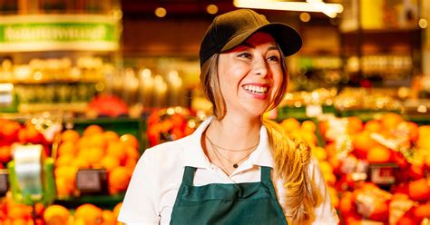 Infografía mostrando las diferentes tareas diarias de una cajera de supermercado
