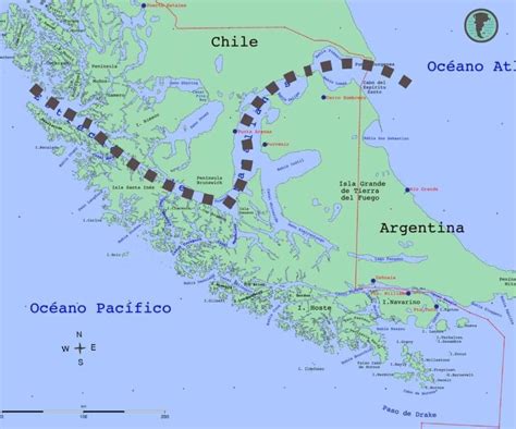 Fotografía panorámica de Punta Arenas con el Estrecho de Magallanes al fondo.