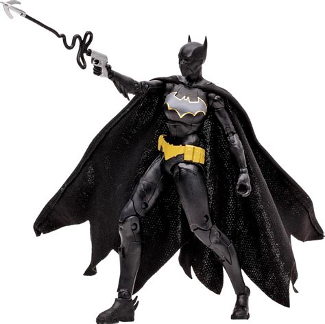 Cassandra Cain en plena acción de combate cuerpo a cuerpo