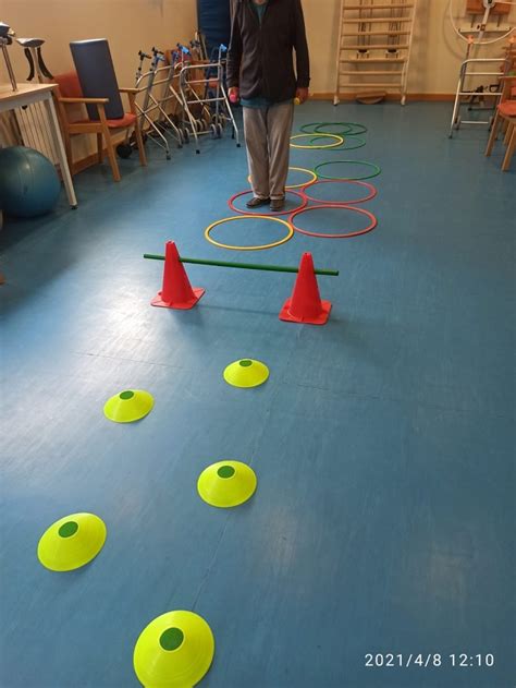 Gráfico de barras: Percepción de obstáculos al caminar por adultos mayores antes y durante la pandemia