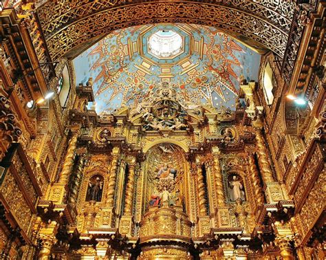Interior de la Iglesia de la Compañía de Jesús, destacando su recubrimiento de pan de oro