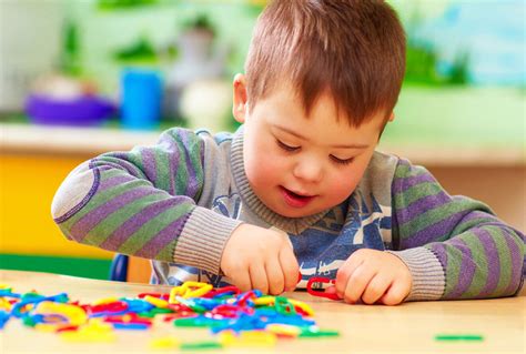 Foto: Niños con discapacidad intelectual jugando de forma inclusiva