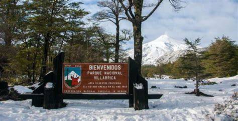 Mapa de ubicación del Parque Nacional Villarrica, mostrando las comunas y regiones que abarca