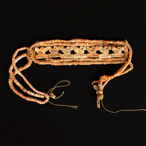 joya chimú hecha con cuentas de Spondylus