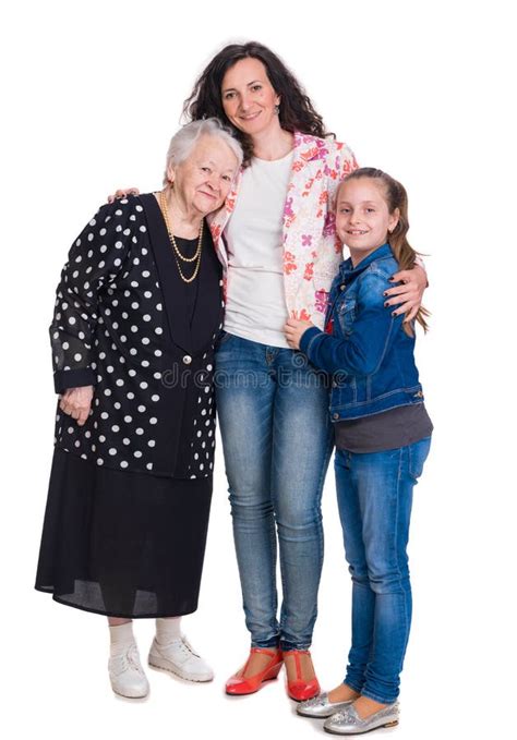 Fotografía de varias generaciones de mujeres interactuando