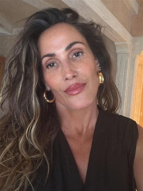 Foto de Malú Gatica, con un pie de foto que resalte su belleza y elegancia.