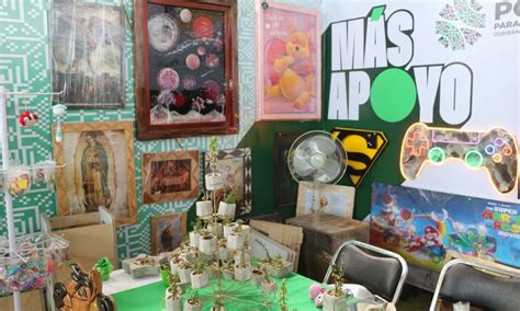 Exposición de manualidades creadas por adolescentes