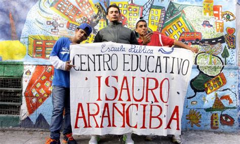 Fachada del Centro Educativo Isauro Arancibia en San Telmo