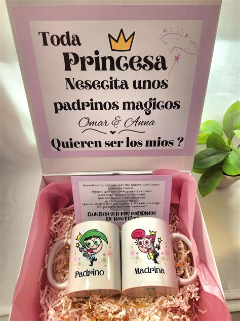 Foto de niños recibiendo cartas de sus padrinos o madrinas