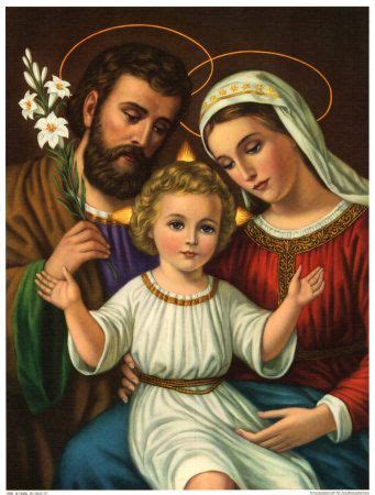 Representación de la Sagrada Familia, con San José y la Virgen María cuidando al Niño Jesús