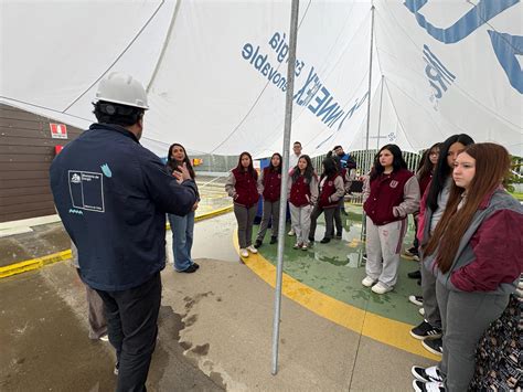 Foto de estudiantes del Liceo Industrial de Los Ángeles en protesta o toma de instalaciones