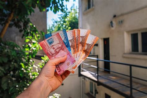 Infografía comparativa de montos del aguinaldo de Fiestas Patrias para pensionados y trabajadores públicos en Chile